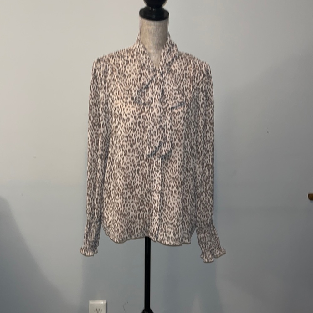 PLEIONE NWT Long sleeve print tie neck blouse Size Extra Large 
$68.00